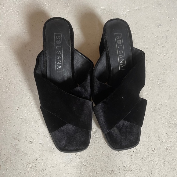 Sold Sana Tilda Mule in Black Velvet Size 37 - Picture 4 of 10